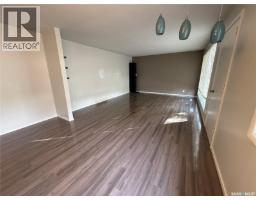 Foyer - 1141 Hartney Avenue, Weyburn, SK S4H0L9 Photo 8