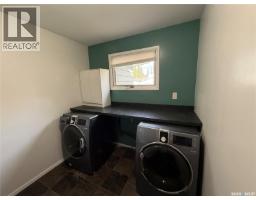 Family room - 1141 Hartney Avenue, Weyburn, SK S4H0L9 Photo 9