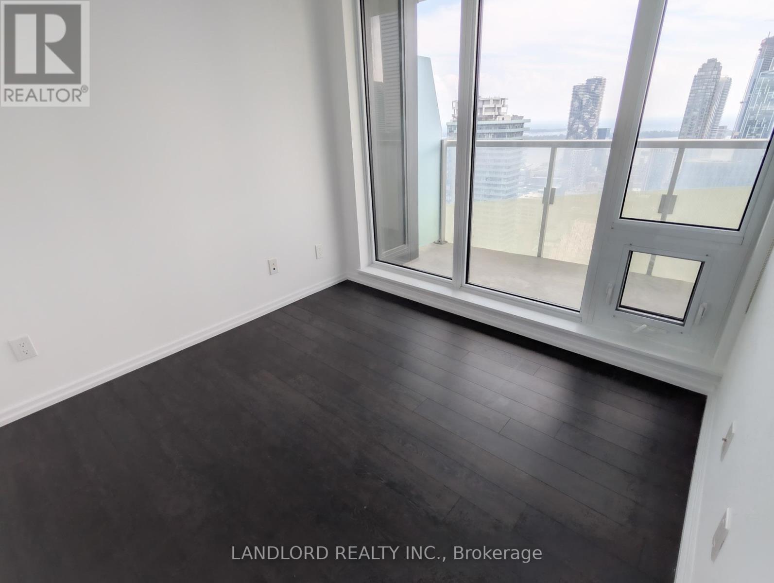 197 Yonge Street — photo 16