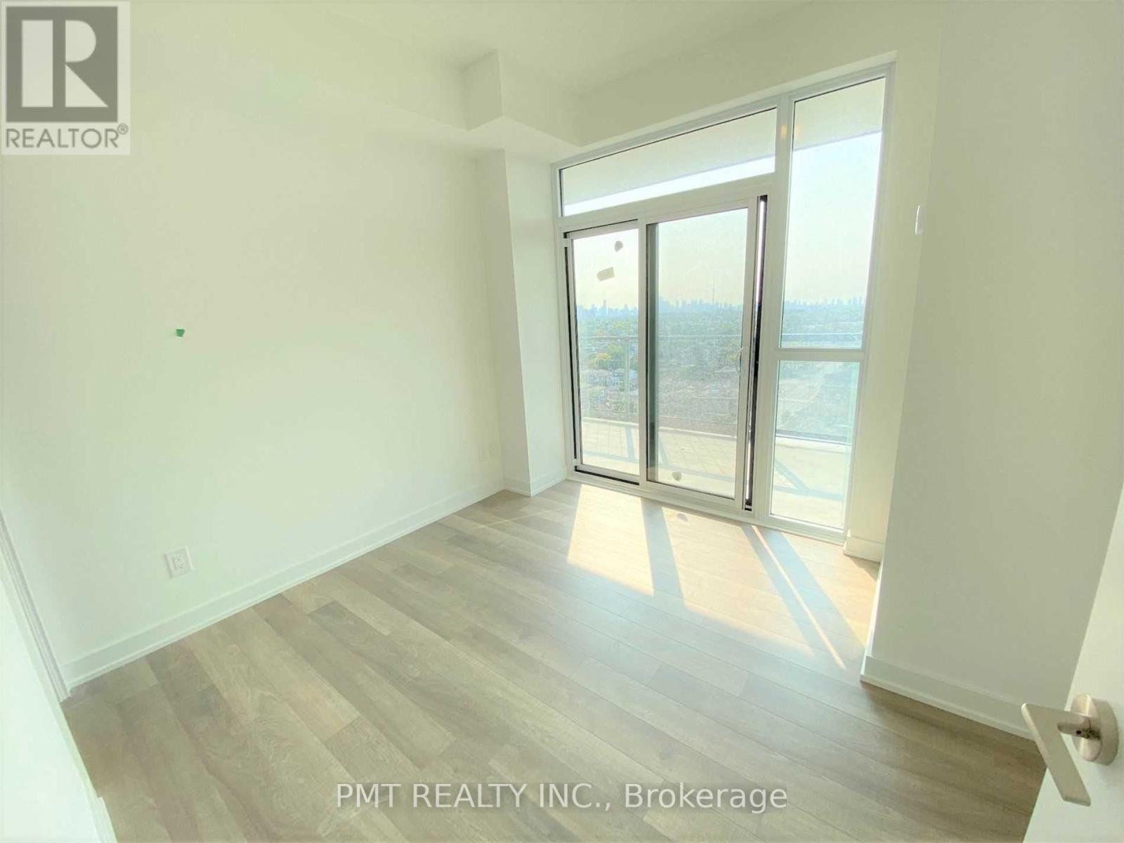 1603 Eglinton Avenue West — photo 10