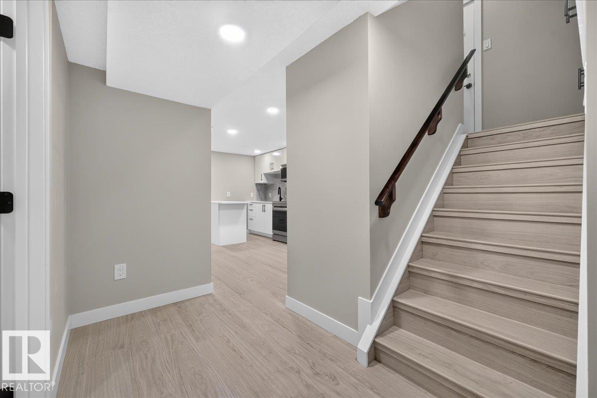 10716 51 AV NW - 34