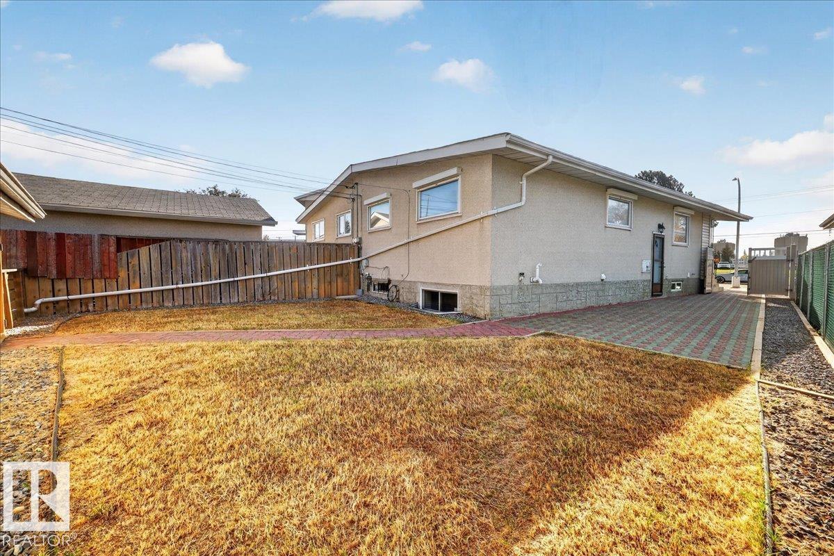 10716 51 AV NW - 54