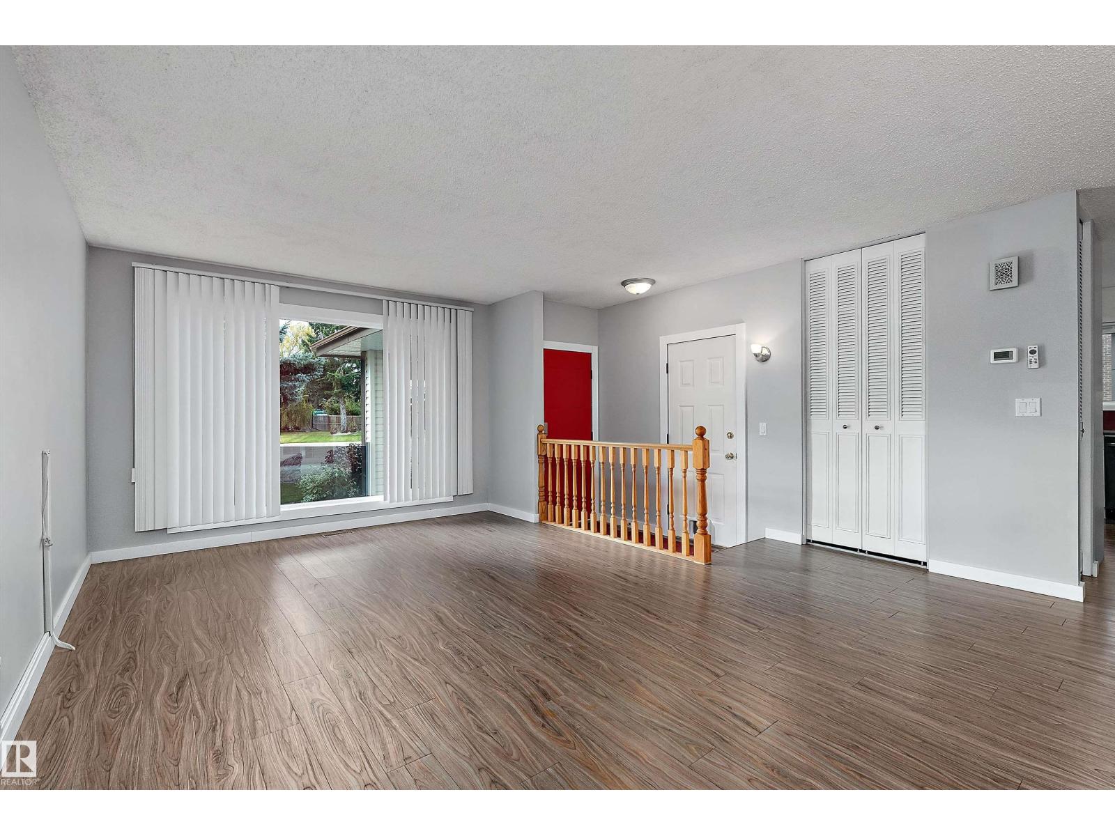 4118 46 ST - 8