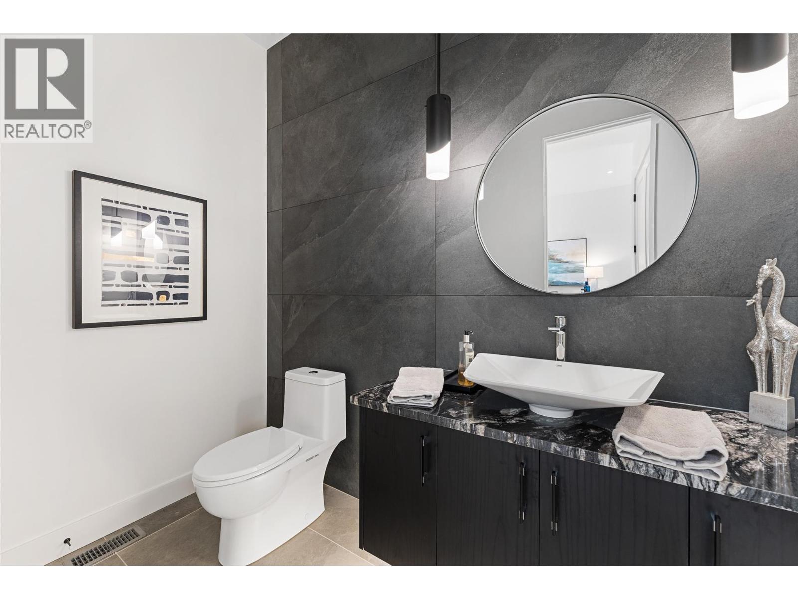 557 Clifton Court, Kelowna - Image 1