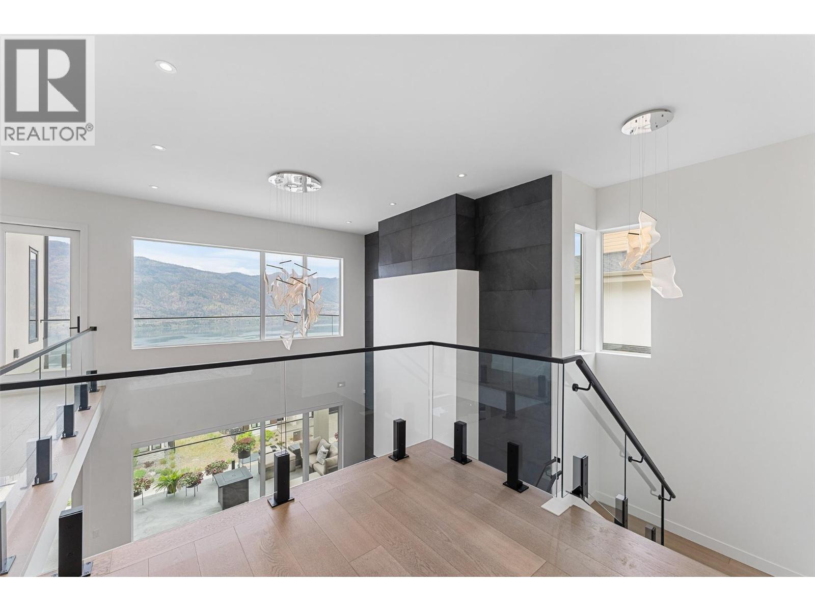 557 Clifton Court, Kelowna - Image 1