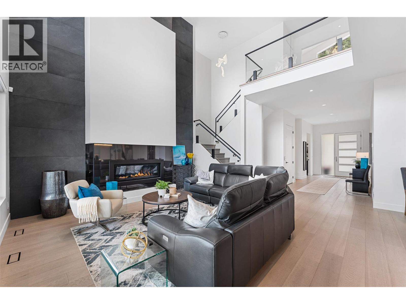 557 Clifton Court, Kelowna - Image 1