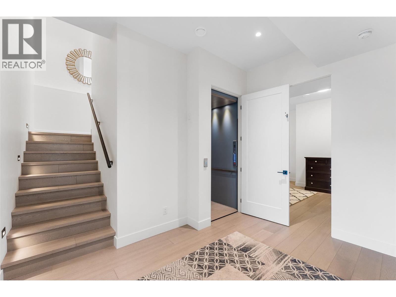 557 Clifton Court, Kelowna - Image 1