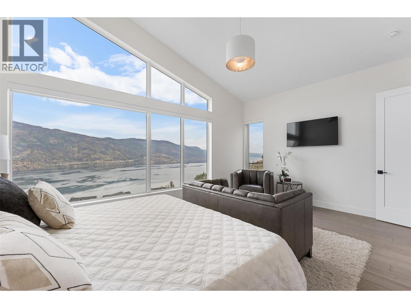 557 Clifton Court, Kelowna - Image 1