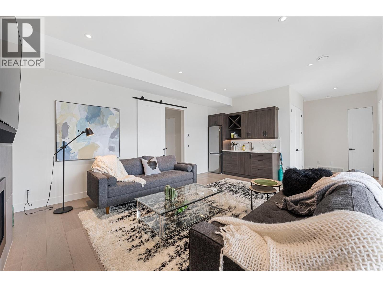 557 Clifton Court, Kelowna - Image 1