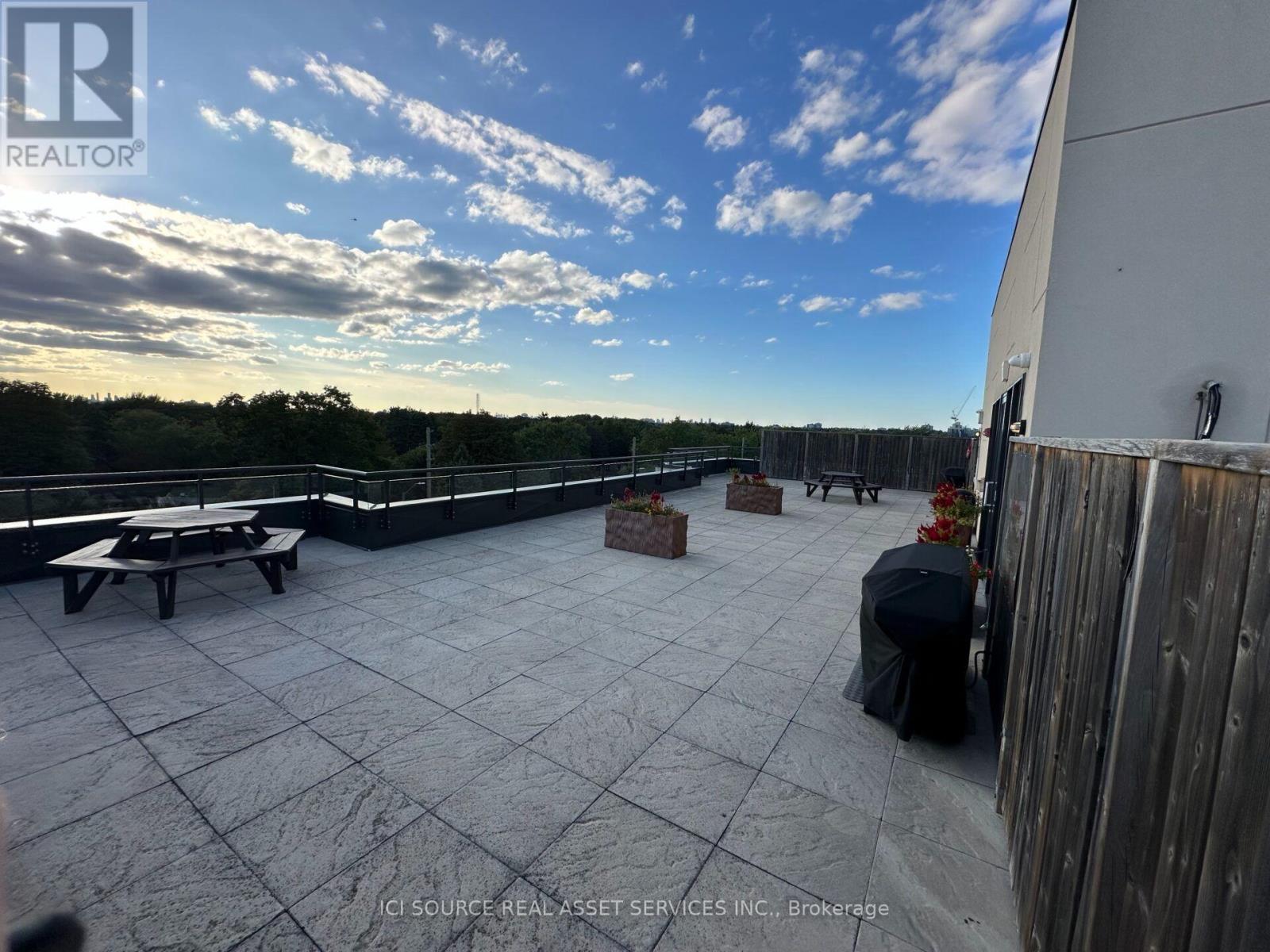 3560 St. Clair Avenue East — photo 22