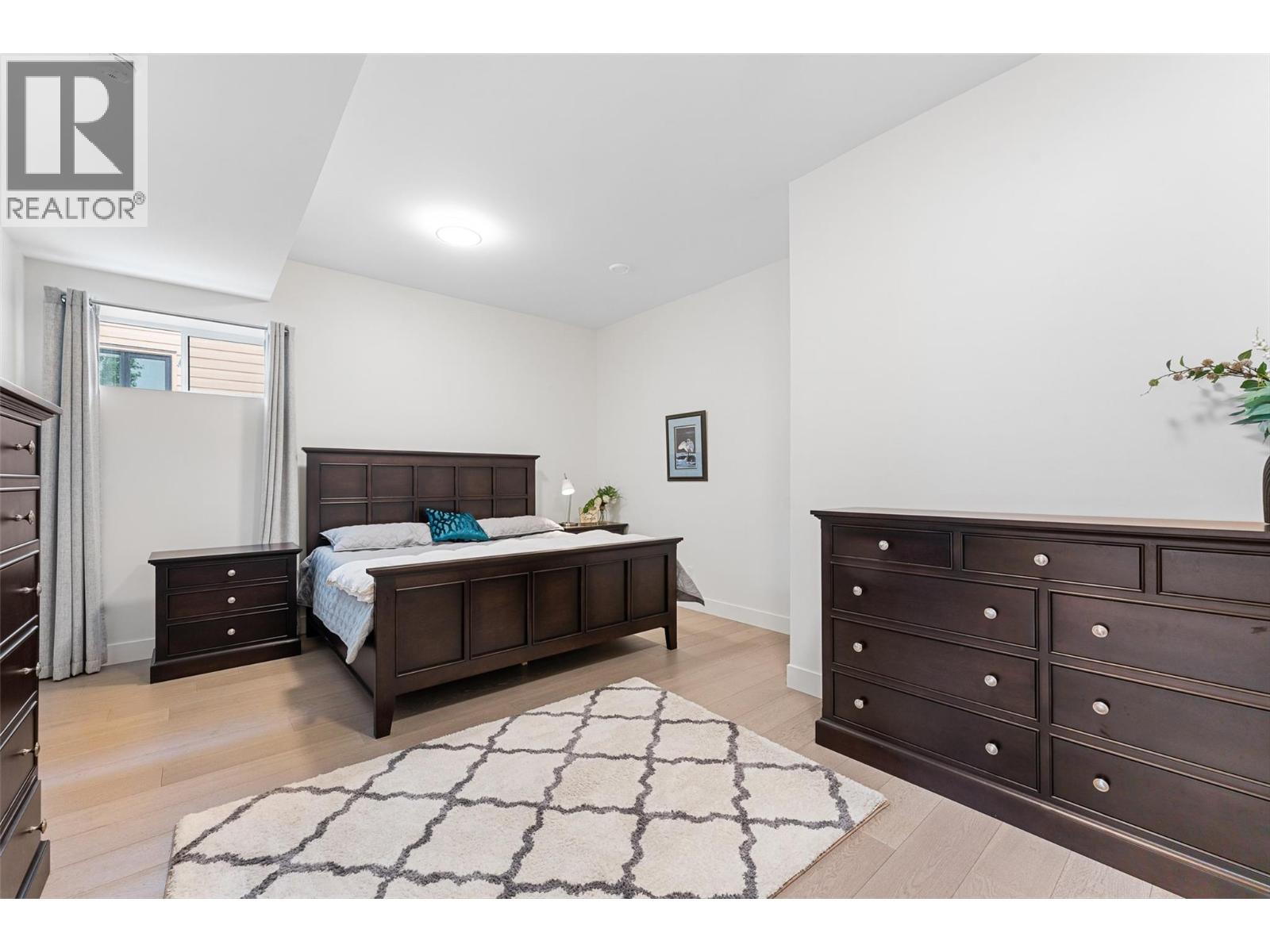 557 Clifton Court, Kelowna - Image 1