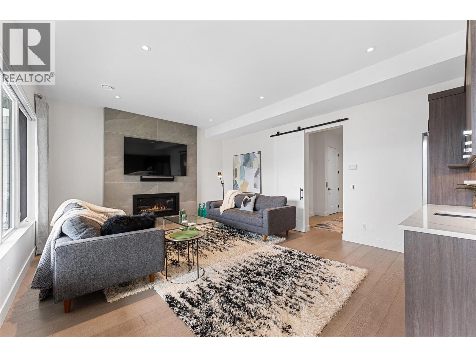 557 Clifton Court, Kelowna - Image 1