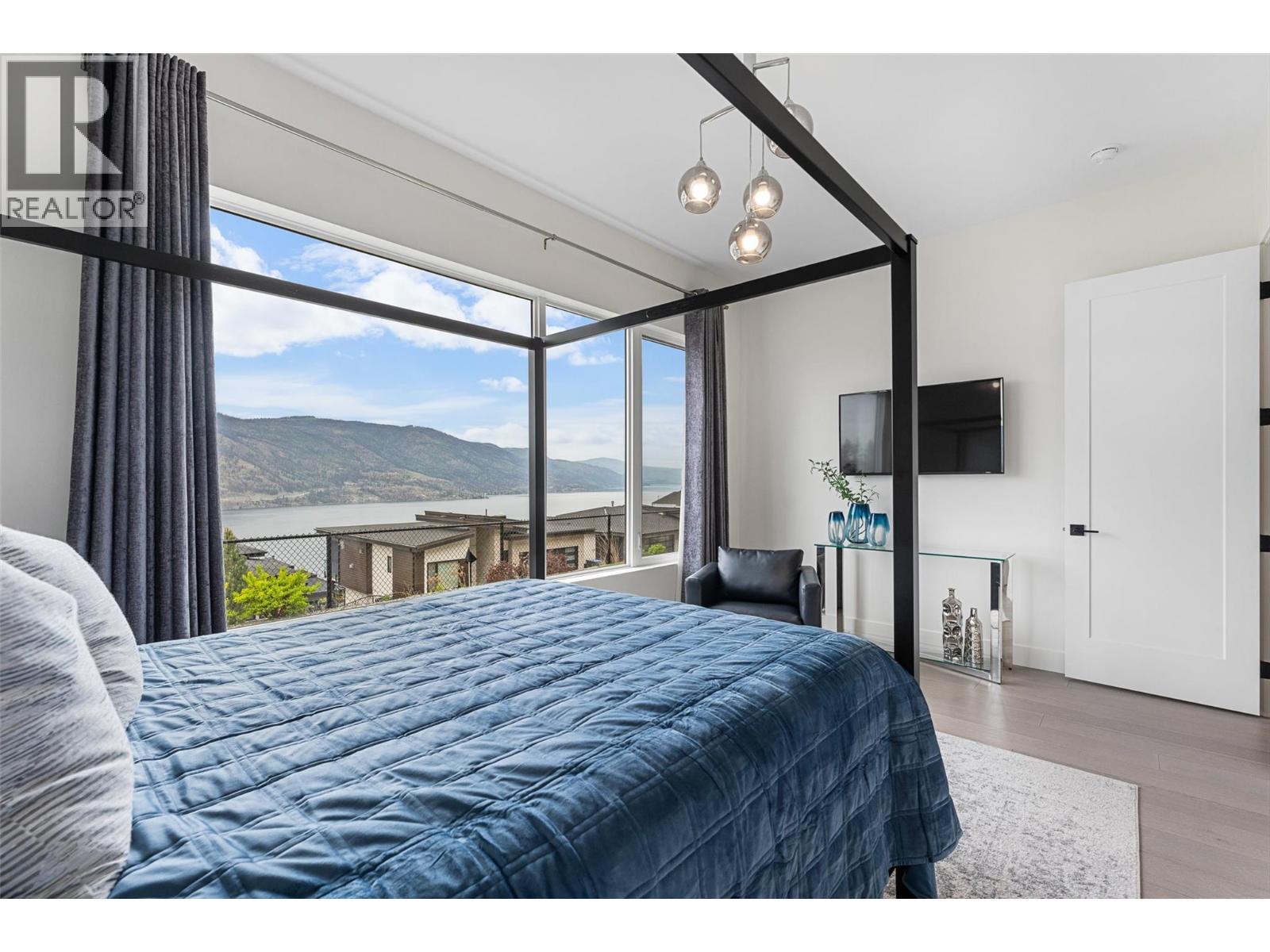 557 Clifton Court, Kelowna - Image 1