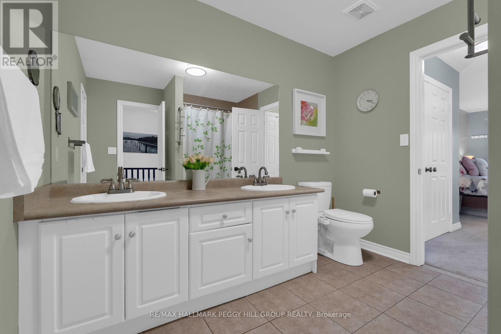 83 Sanford Street, Barrie, ON photo 12