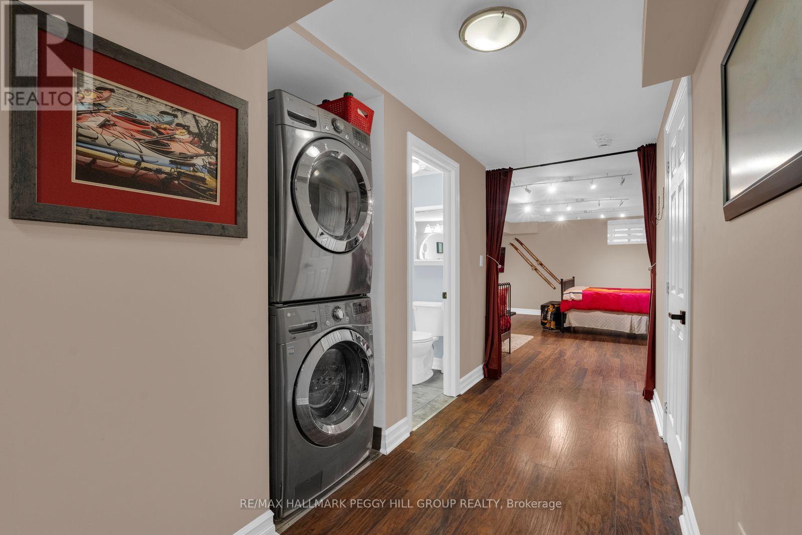 83 Sanford Street, Barrie, ON photo 15