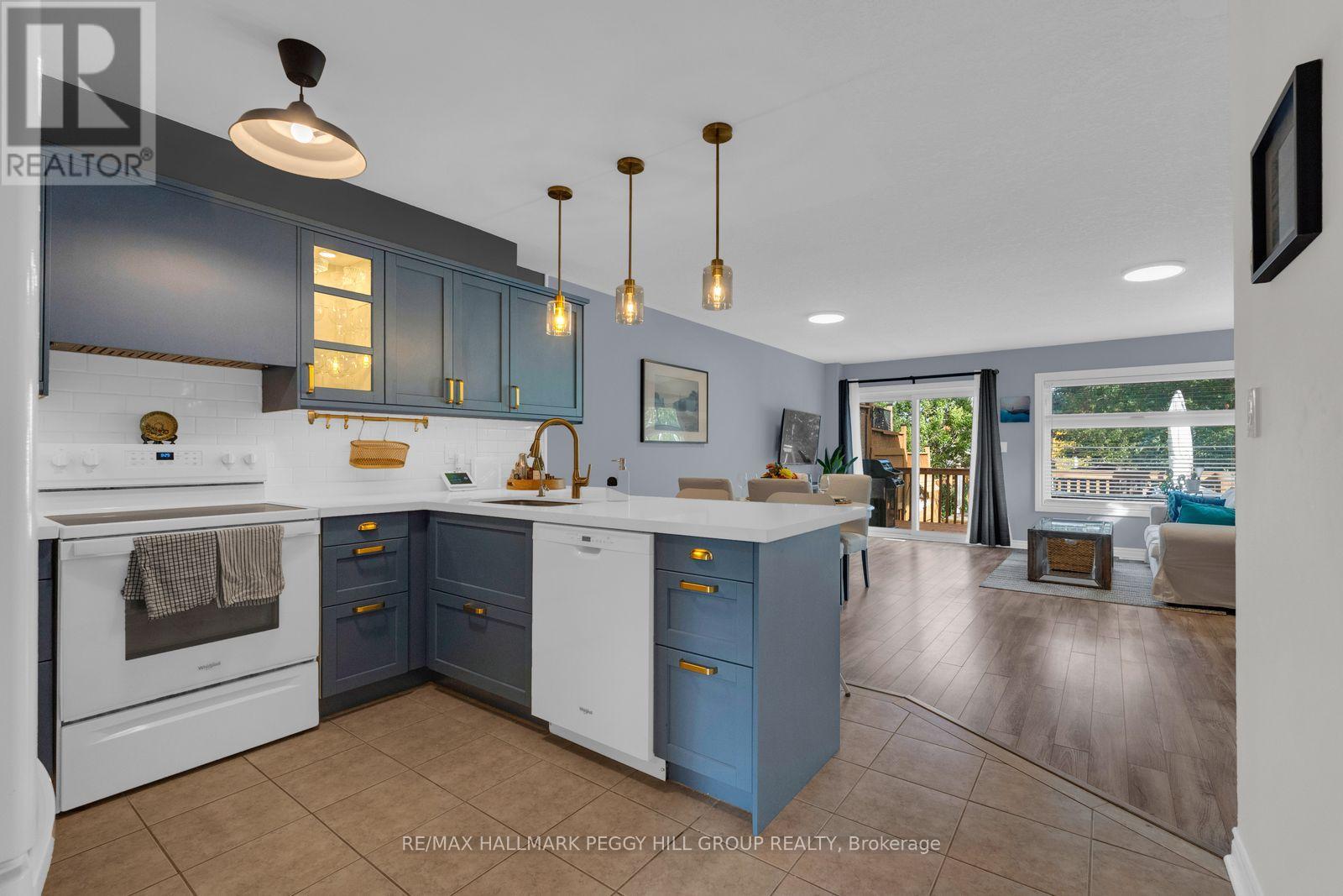 83 Sanford Street, Barrie, ON photo 3