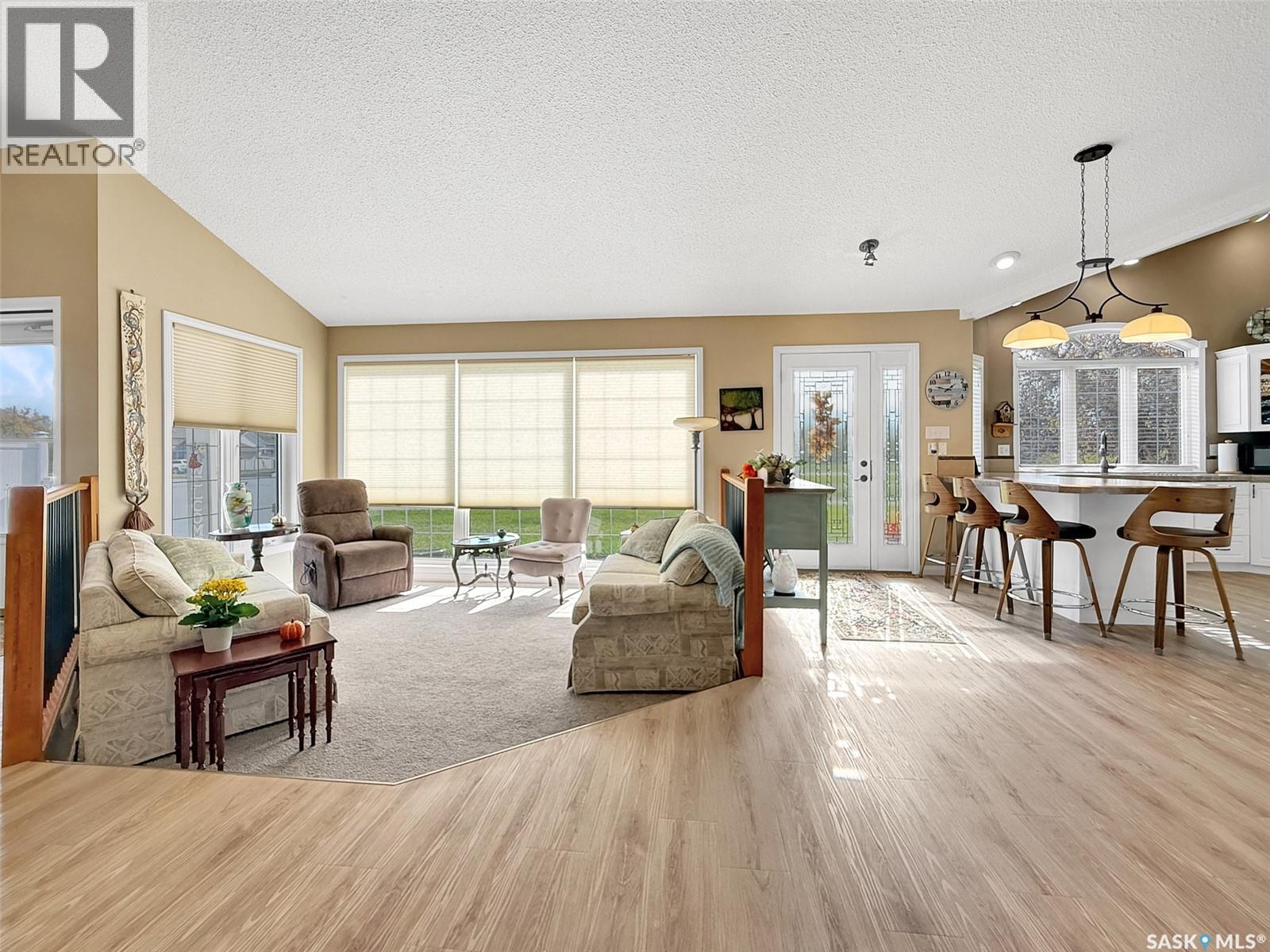 B 558 8th AVENUE NE, Swift Current — photo 4