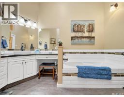 B 558 8th Avenue Ne, Swift Current, SK S9H2R1 Photo 17