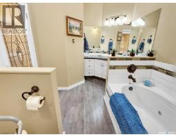 B 558 8th Avenue Ne, Swift Current, SK S9H2R1 Photo 18