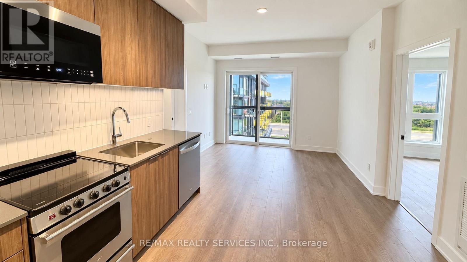 3008 William Cutmore Boulevard — photo 3