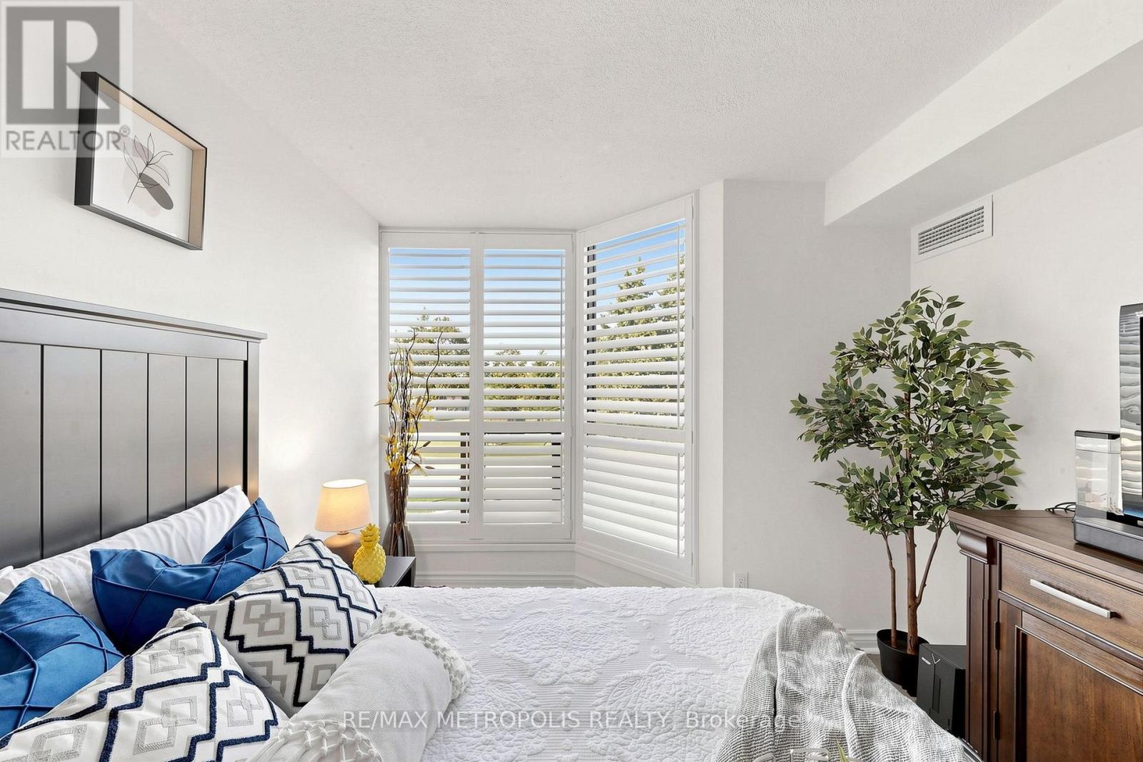 #207 1111 BOUGH BEECHES BOULEVARD - 28