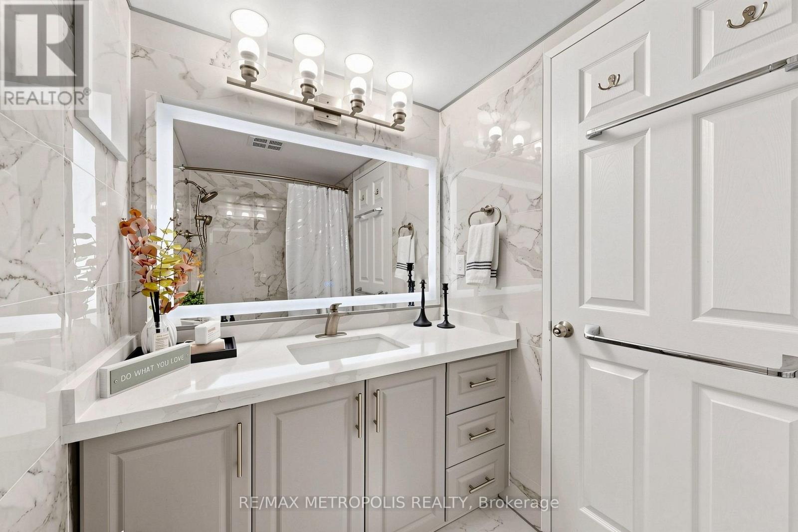 #207 1111 BOUGH BEECHES BOULEVARD - 33