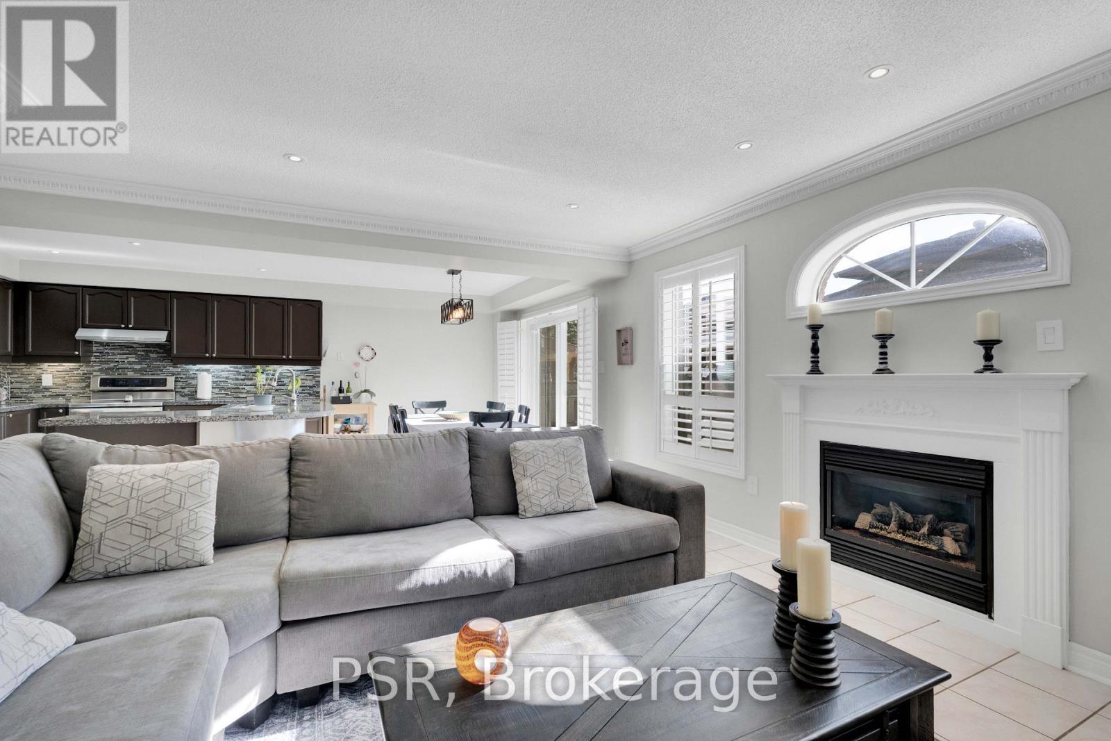 10 BACCARAT CRESCENT - Image 10