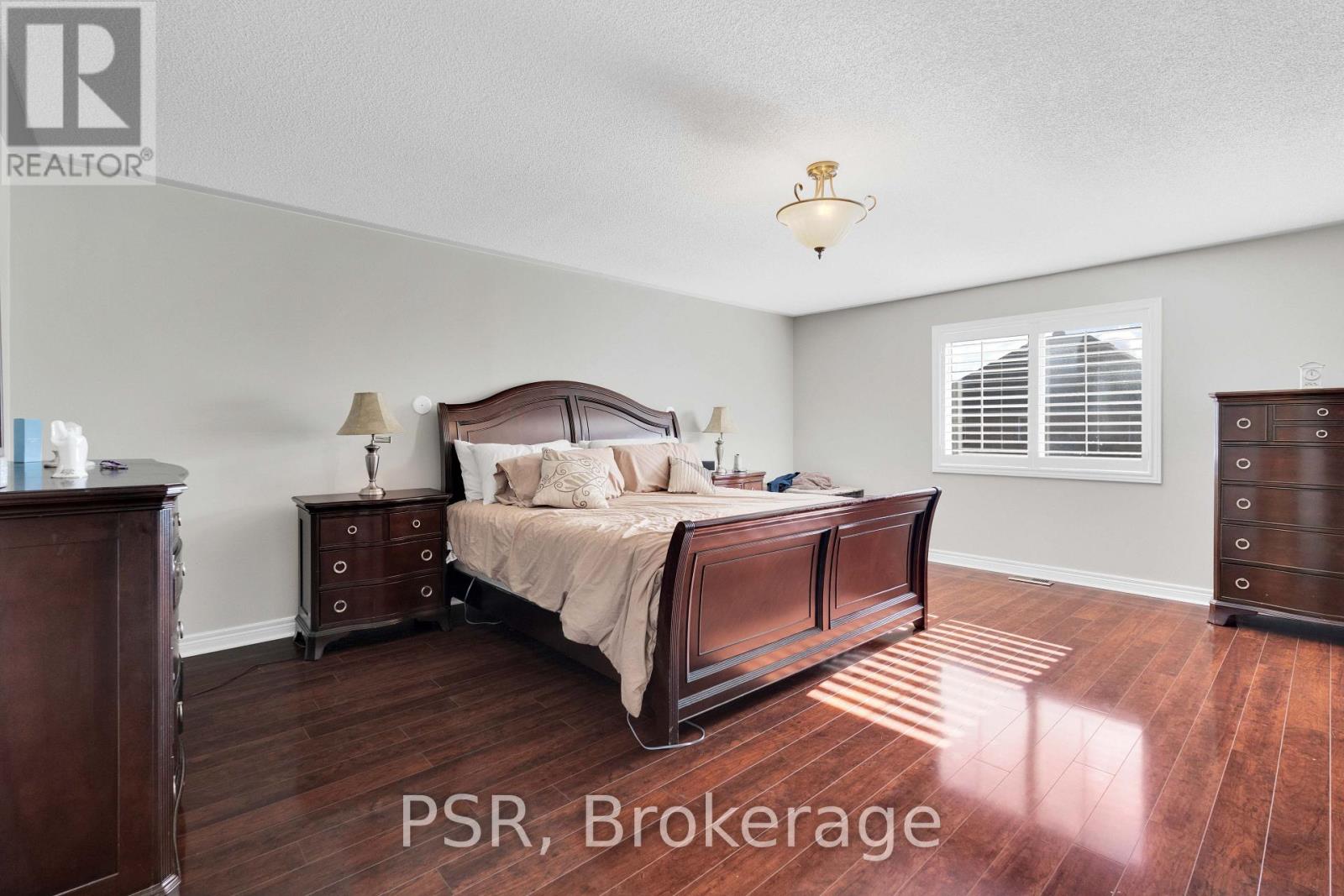10 BACCARAT CRESCENT - Image 23