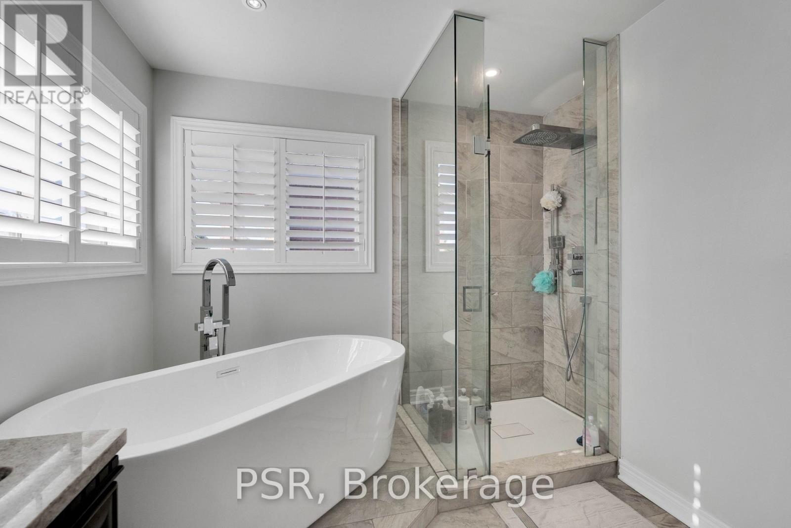 10 BACCARAT CRESCENT - 26