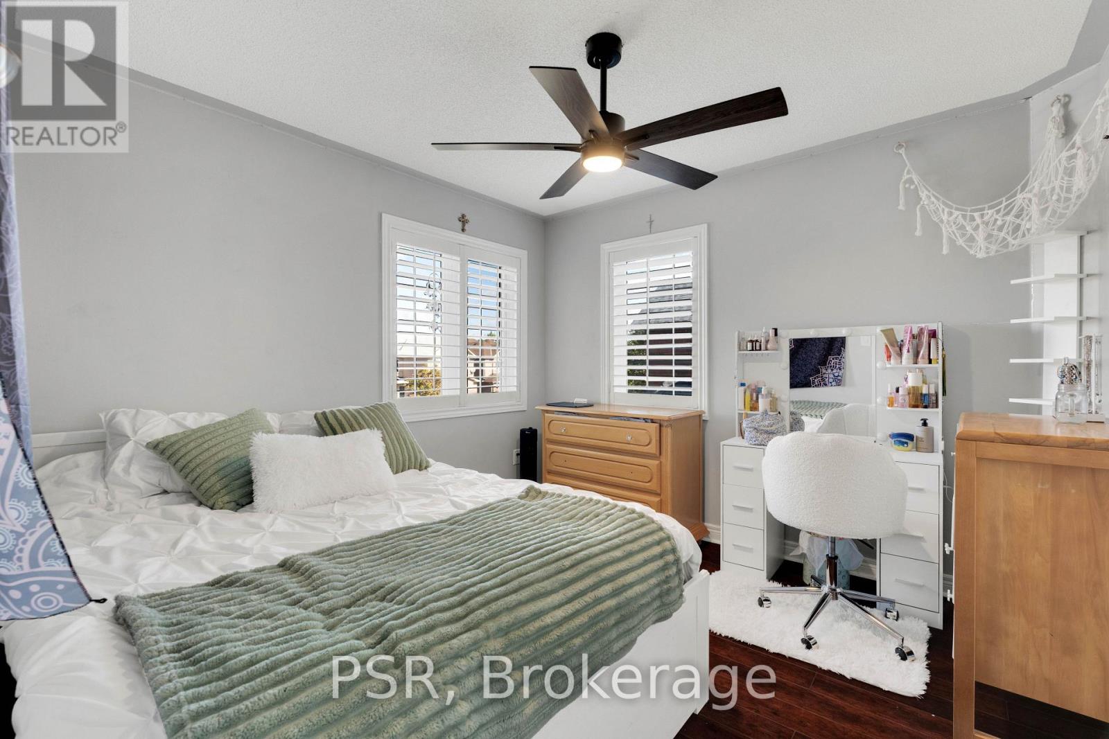 10 BACCARAT CRESCENT - 29