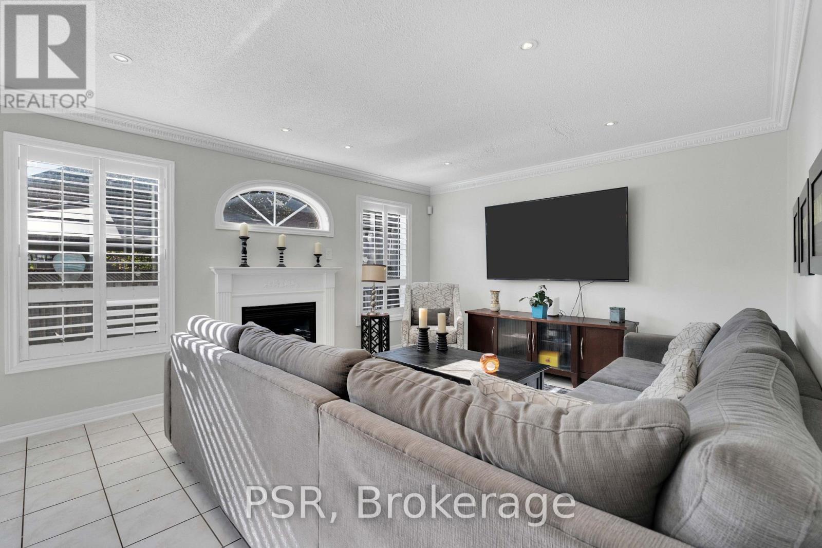 10 BACCARAT CRESCENT - Image 8