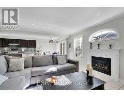 Living room - 10 Baccarat Crescent, Brampton, ON L7A1K7 Photo 10