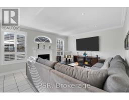 Kitchen - 10 Baccarat Crescent, Brampton, ON L7A1K7 Photo 8
