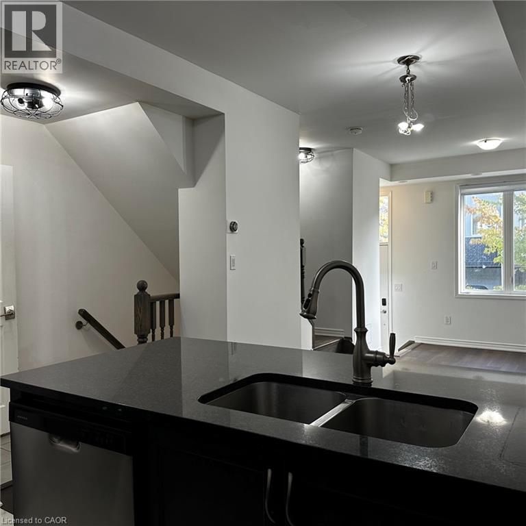 3 Bed, 3 Bath Townhouse for Rent in Scarborough – 15 HERON PARK Place Unit# 14, Scarborough – MLS# 40863623 - Image 4