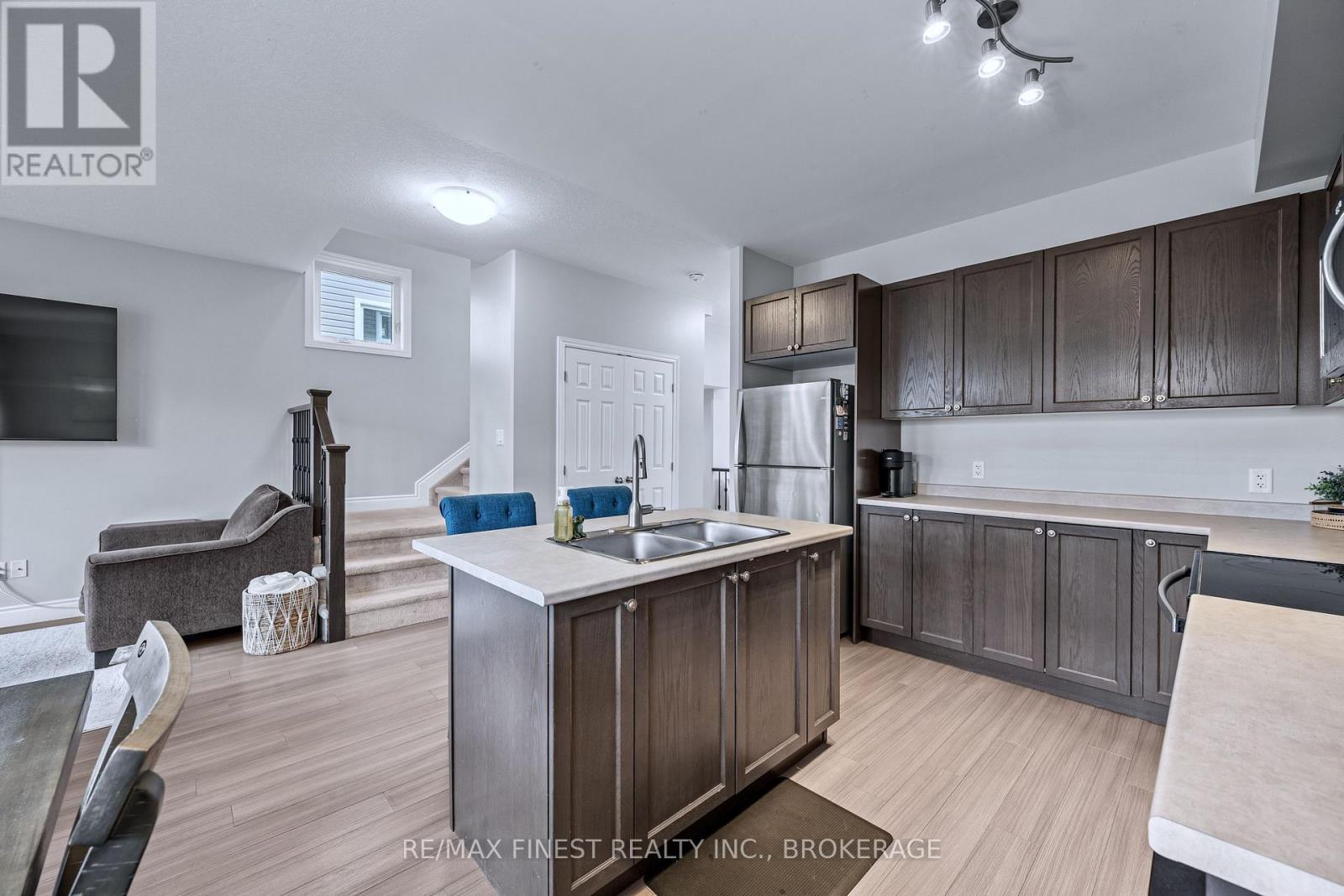 115 DR RICHARD JAMES CRESCENT - 14