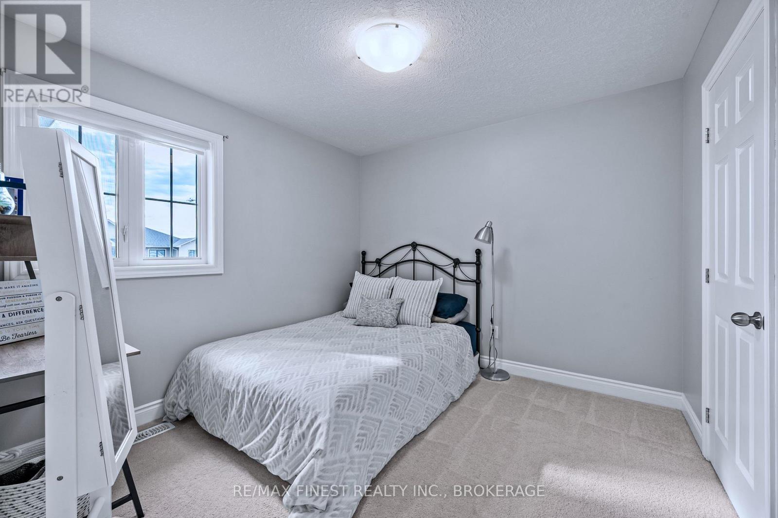 115 DR RICHARD JAMES CRESCENT - 21