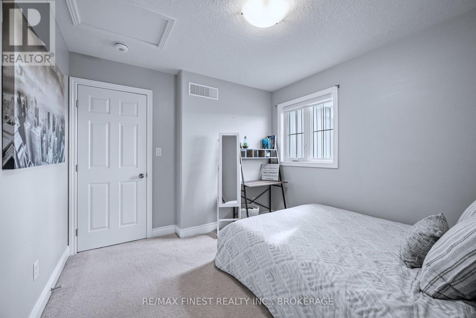 115 DR RICHARD JAMES CRESCENT - 22