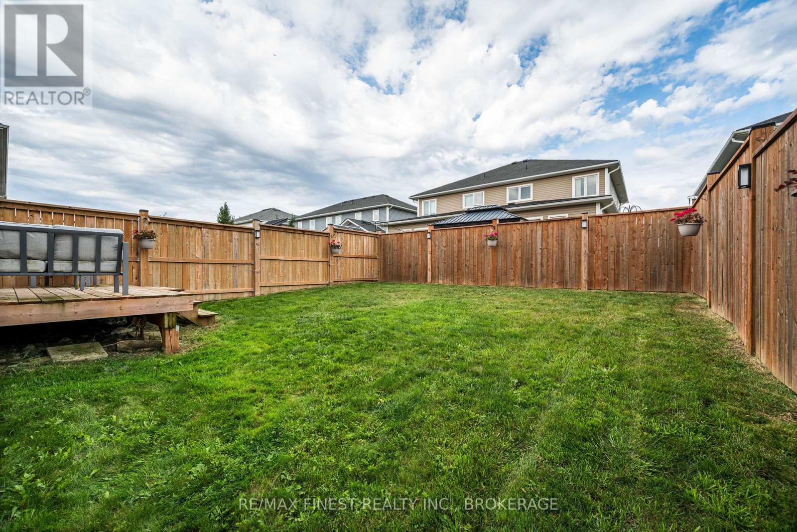 115 DR RICHARD JAMES CRESCENT - 33