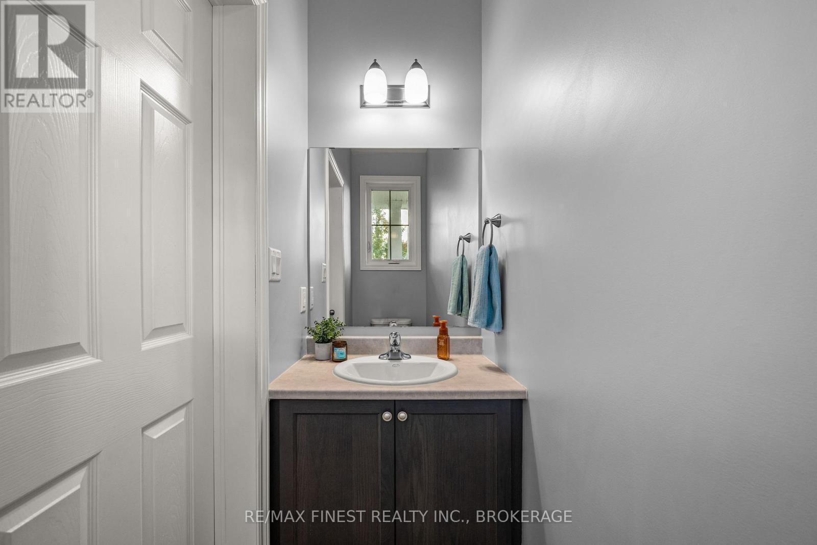 115 DR RICHARD JAMES CRESCENT - 6