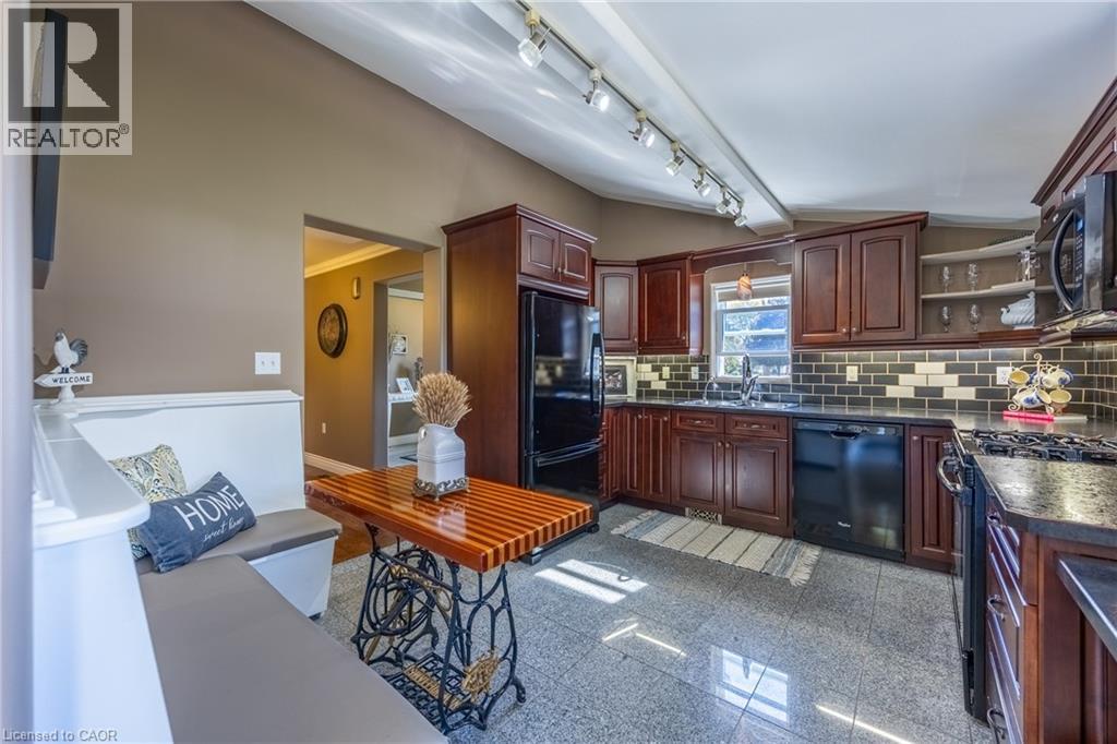 9 COLLEGE Avenue - 5