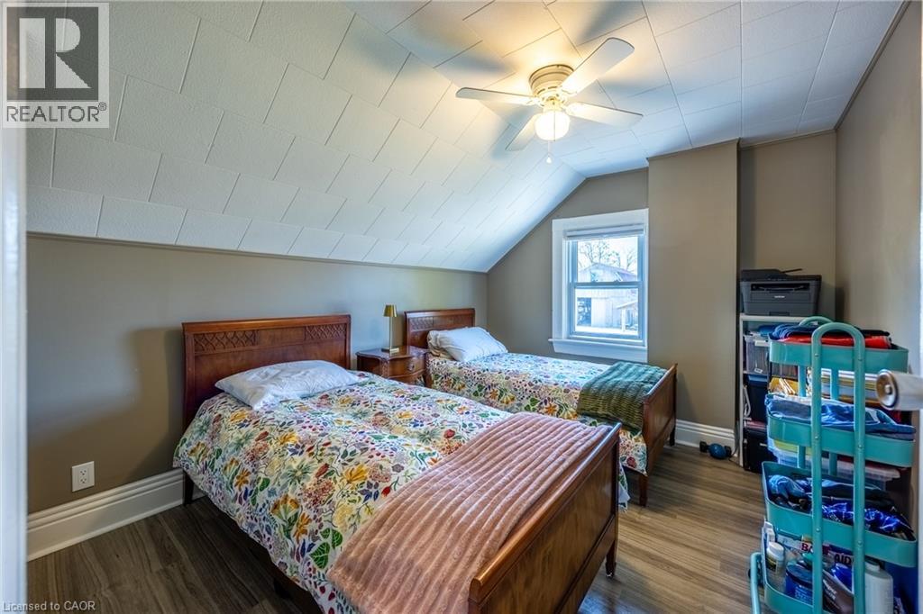 9 COLLEGE Avenue - 21