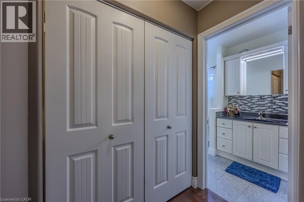 9 COLLEGE Avenue - 11