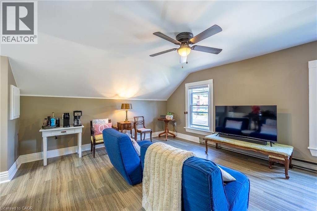9 COLLEGE Avenue - Image 17