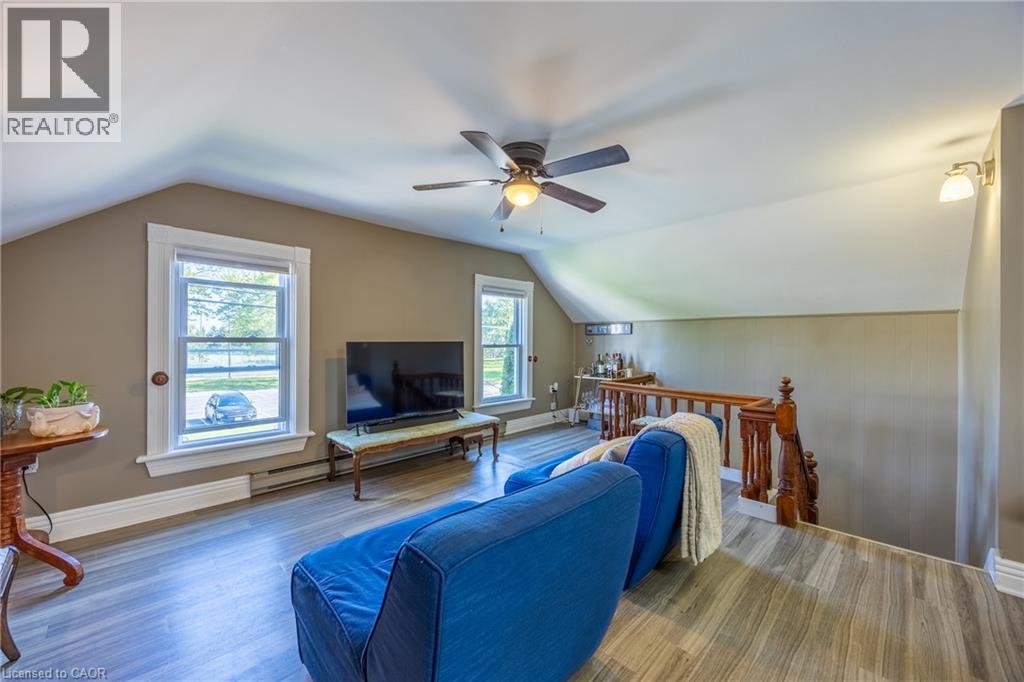 9 COLLEGE Avenue - Image 16