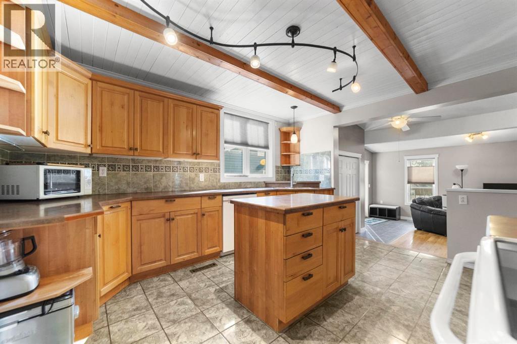 Listing photo – 5009 45 Street, Castor