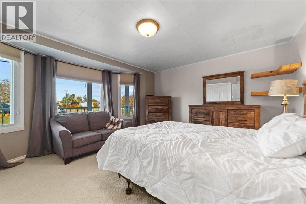 Listing photo – 5009 45 Street, Castor