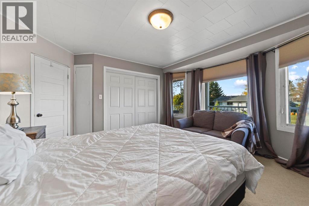 Listing photo – 5009 45 Street, Castor
