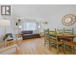 4pc Bathroom - 2404 & 2406 Richmond Road Sw, Calgary, AB T2T5E4 Photo 11