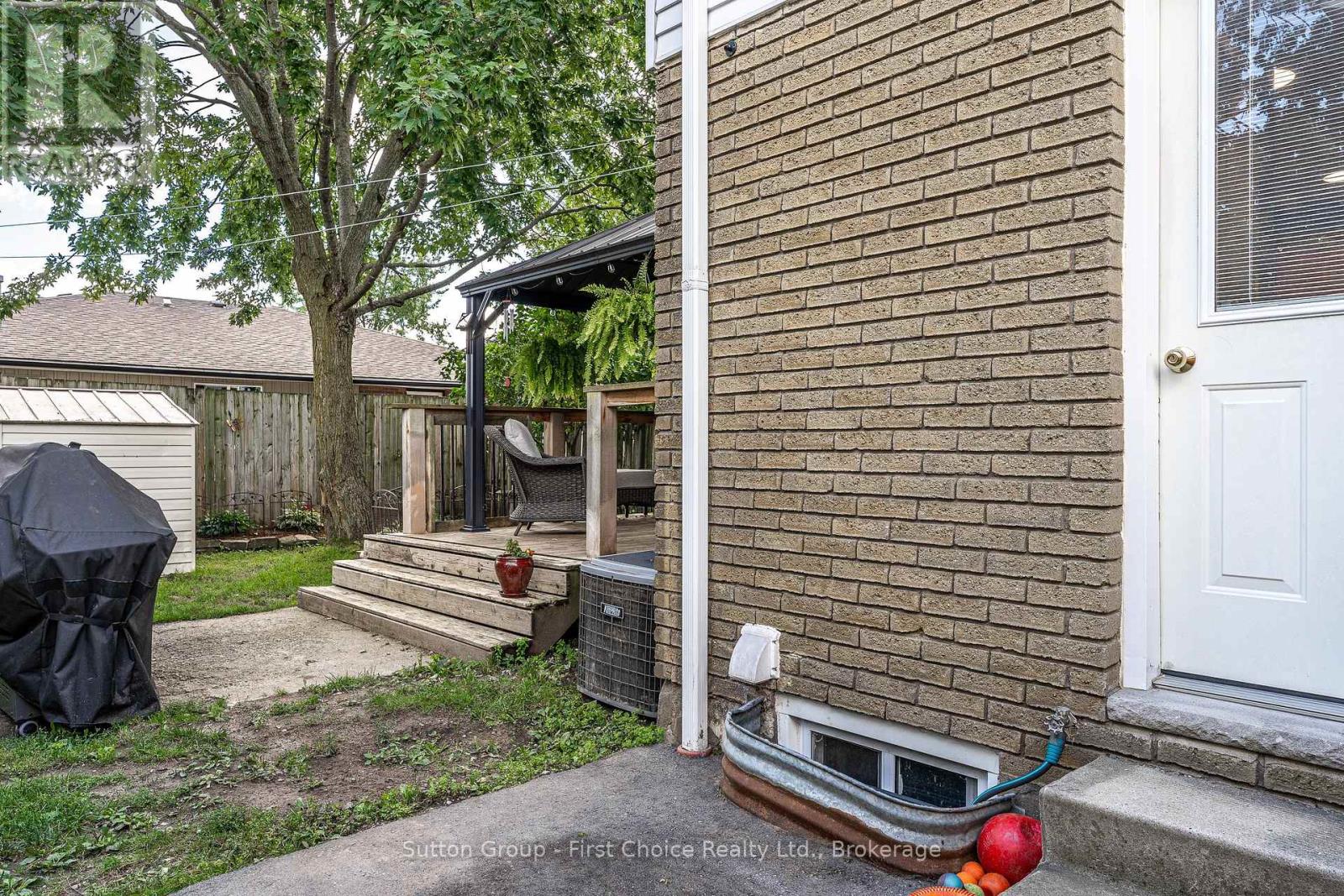 97 GRAHAM CRESCENT - 27