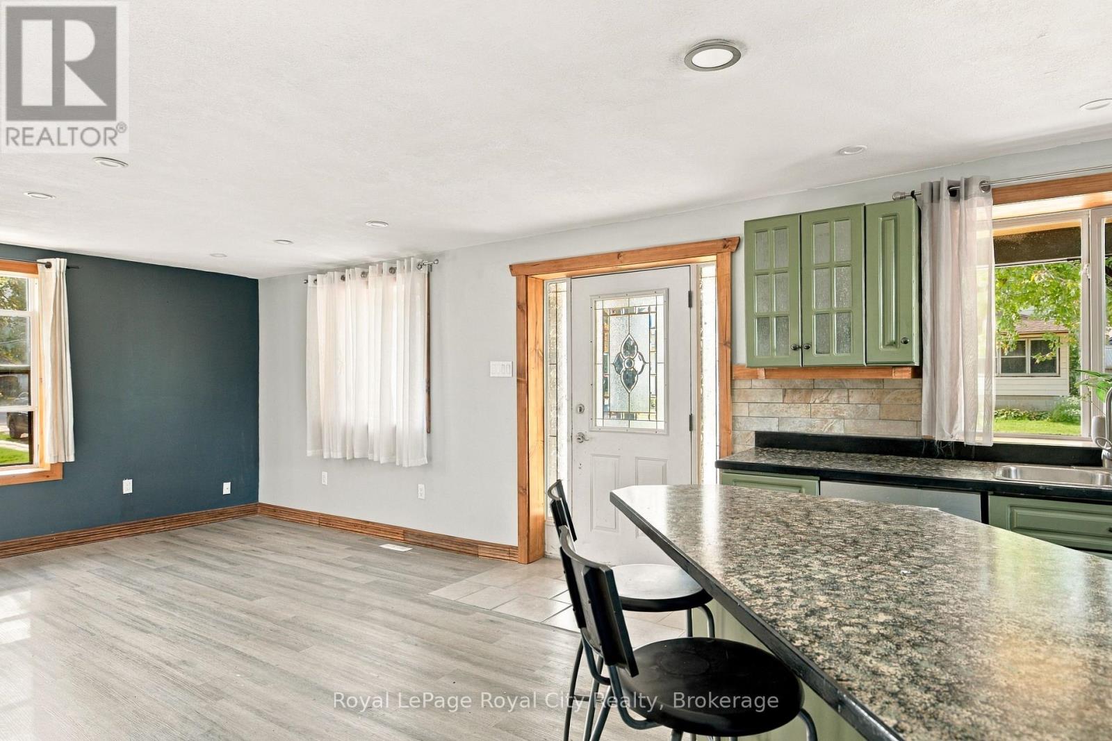 380 LIVINGSTONE AVENUE N - Image 10